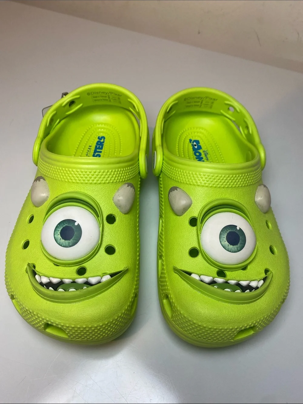 Crocs Mike Wazowski Classic Clog Kids 1 Lime Green Disney Pixar Monsters Inc
